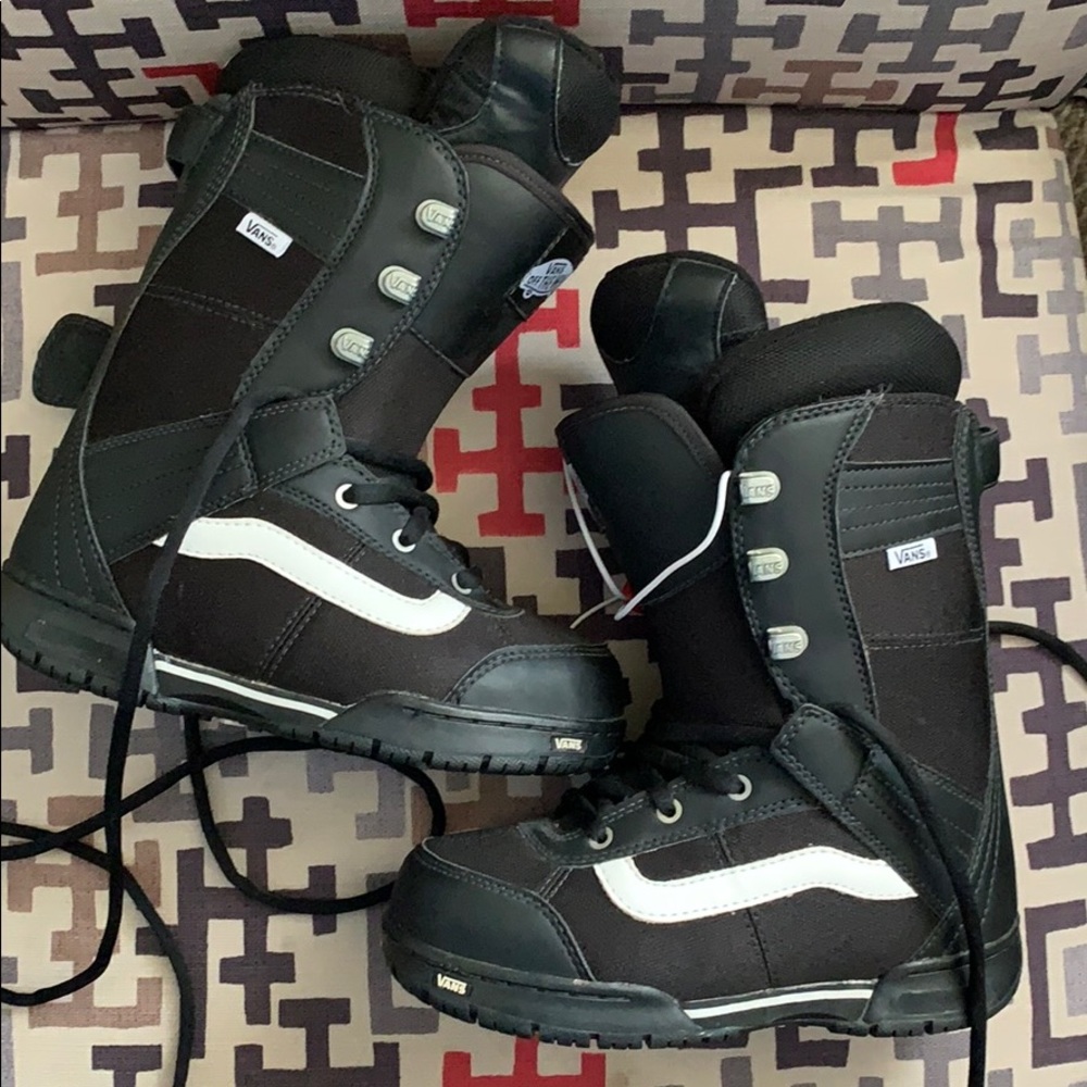 NWOT Vans Snowboarding Boots